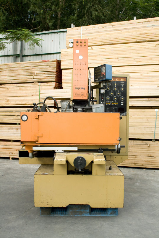 spark erosion machine.jpg